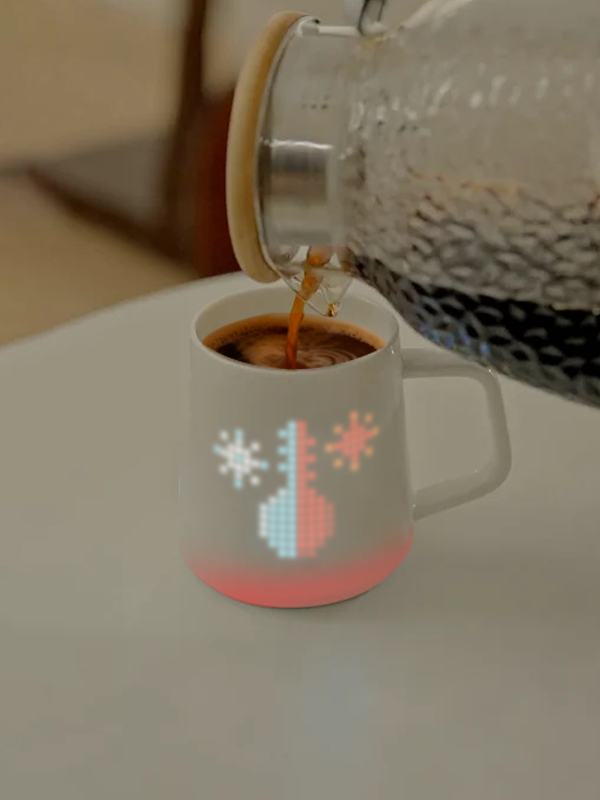 PixelMug resistant to both high and low temperatures